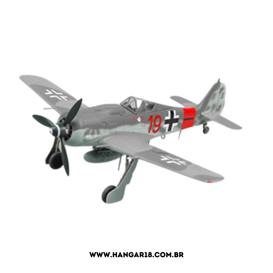 Avião Fw190 A-8 Base on Reich 1944 1:72 Easy Model